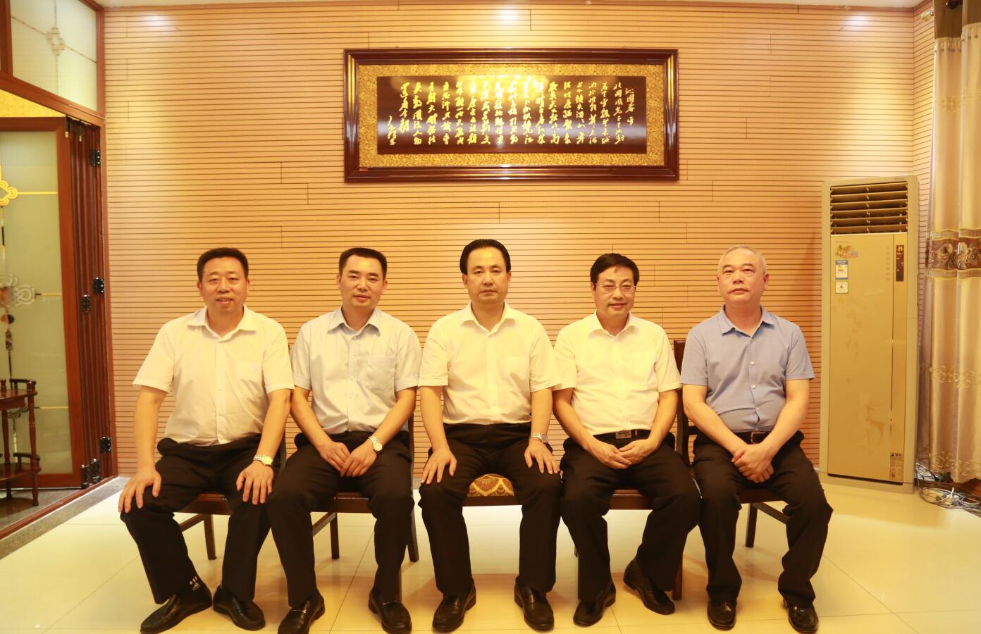 2016年9月，时任市委常务副市长杨亲鹏等领导莅临天行TIANXING(中国)指导.JPG