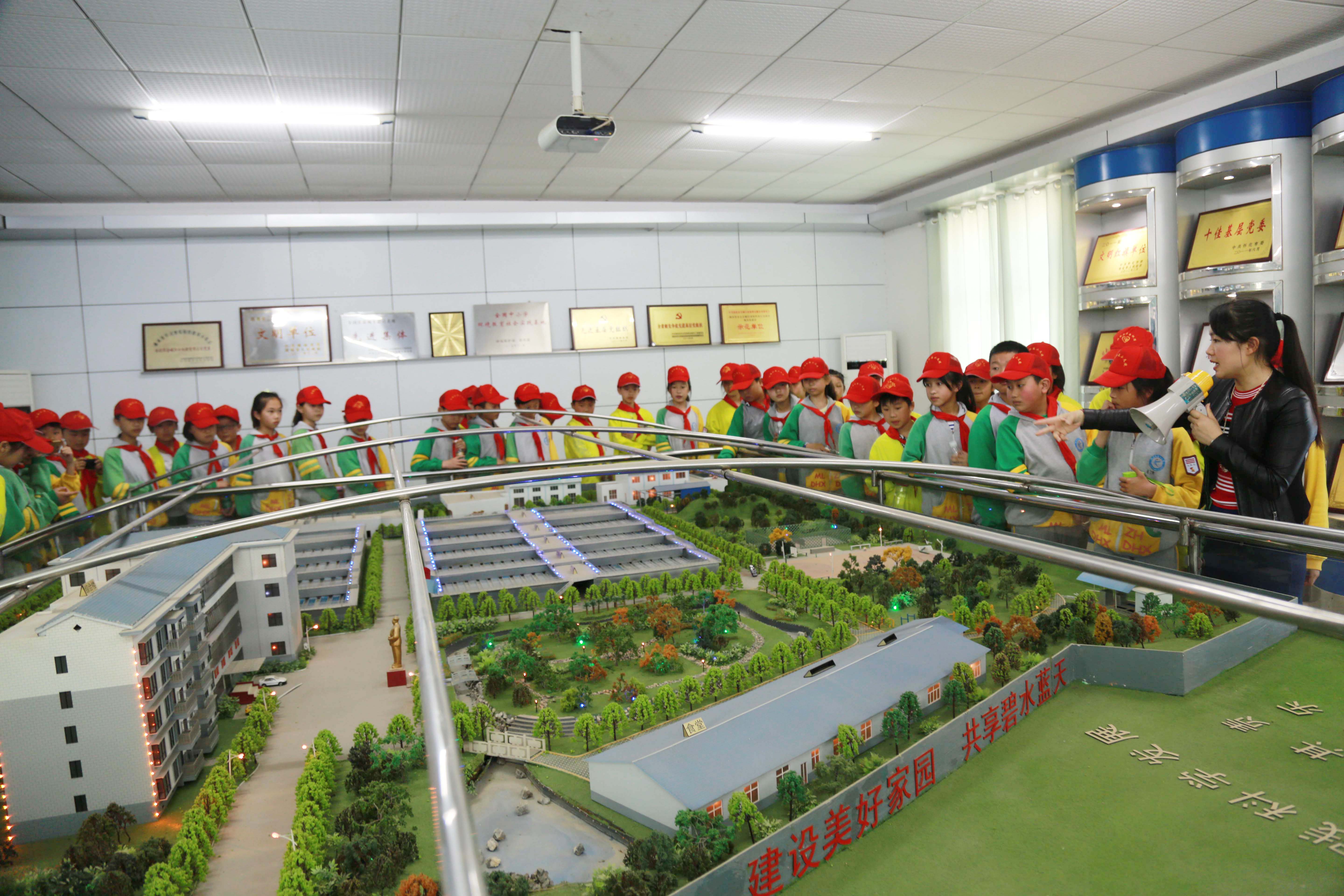 城管进校园 宏宇小学参观市污水处理有限天行TIANXING(中国).jpg
